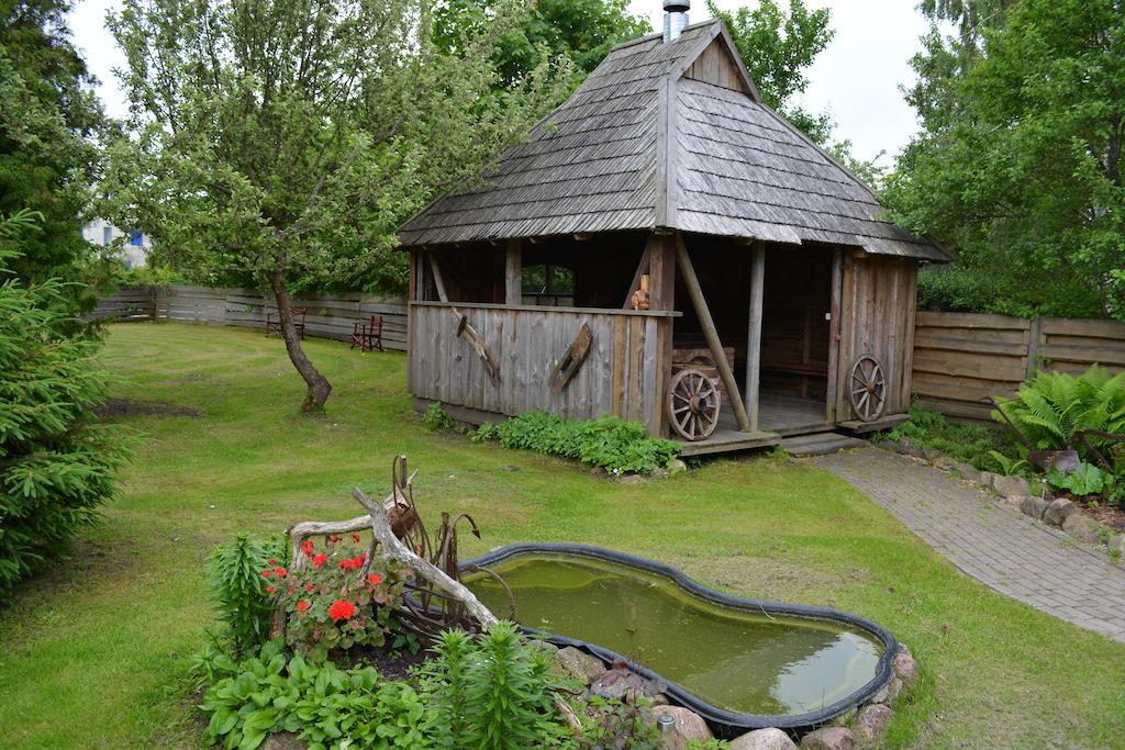 Viesu Nams Klanas Hotel Енгуре Екстериор снимка